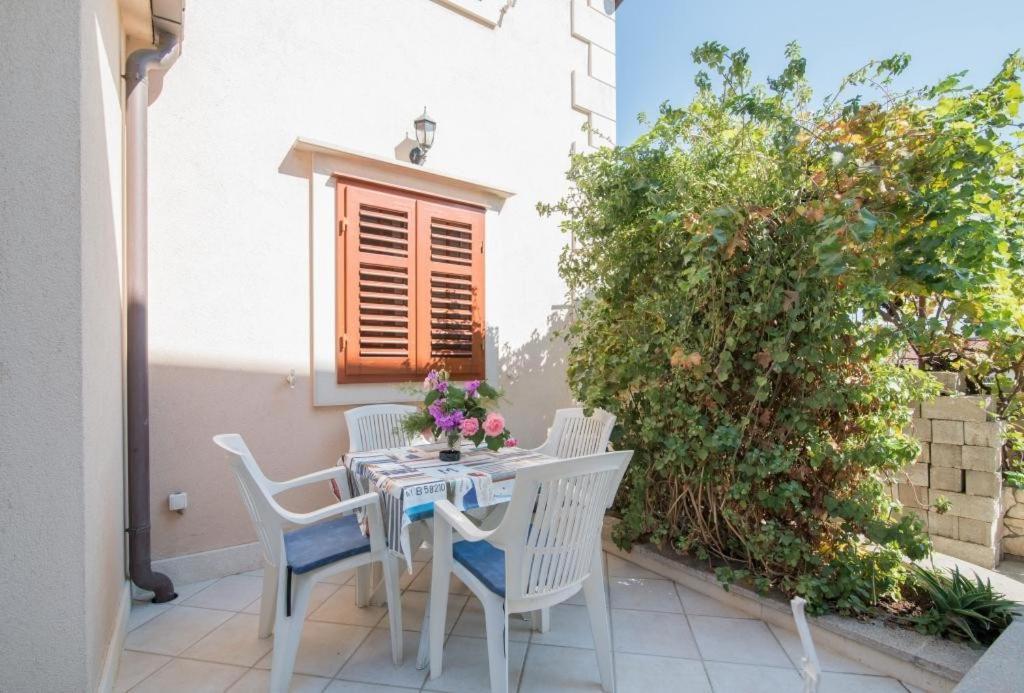 Apartments Longo Supetar Exterior photo